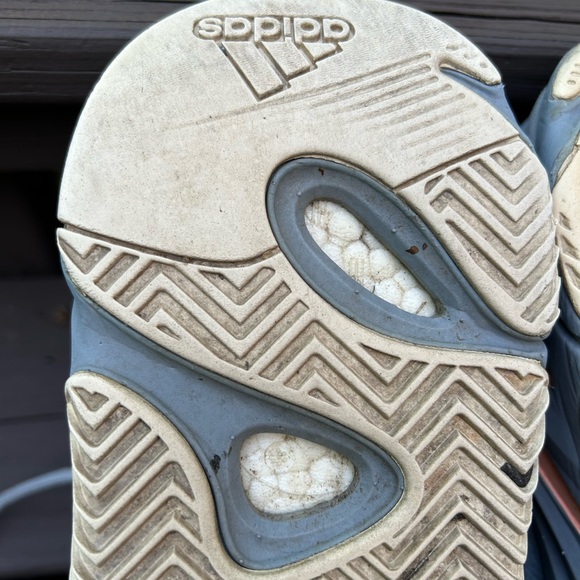 adidas Yeezy Boost 700 - Picture 9 of 12